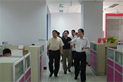 新鄉市科技局領(lǐng)導及專(zhuān)家組參觀(guān)考察青峰網(wǎng)絡(luò )