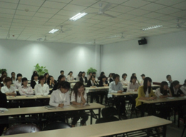 商學(xué)院舉辦新鄉老員工座談會(huì )