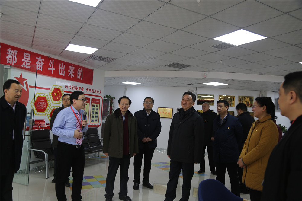 熱烈歡迎全國總工會(huì )副主席，書(shū)記處書(shū)記魏地春及省總工會(huì )王保存主席一行蒞臨安陽(yáng)青峰網(wǎng)絡(luò )參觀(guān)指導