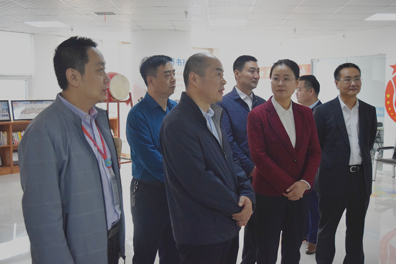 熱烈歡迎河南省委統戰部副部長(cháng)梁險峰一行蒞臨安陽(yáng)青峰網(wǎng)絡(luò )調研社會(huì )階層工作！